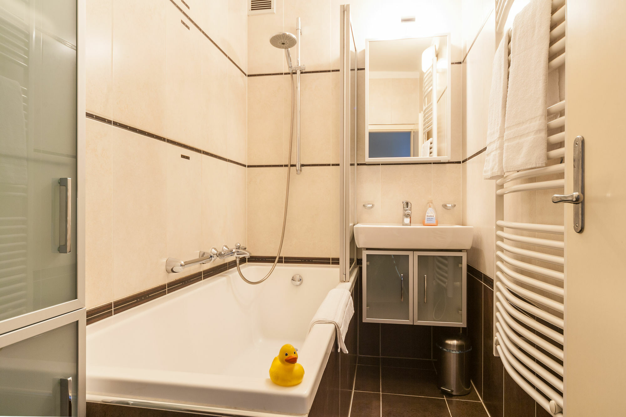 Puzzlehotel - Apartments Zentrum II Viyana Dış mekan fotoğraf